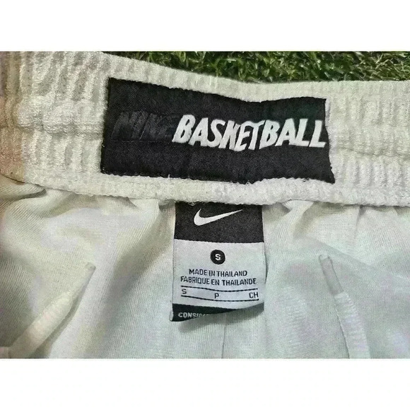 Nike Basketball Shorts Mens Size Small White Money Metallic (207630-101) - Picture 5 of 7
